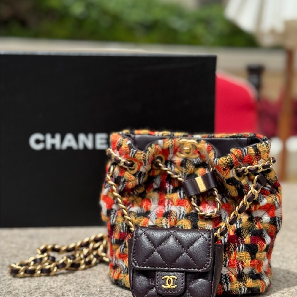 CHANEL Red and Black Mini Bag with Iconic Quilted Design
(Pre-owned)